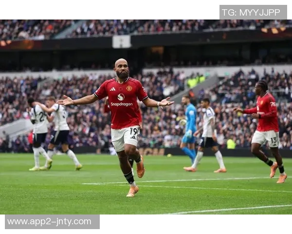 特狮12月将做出去留决定曼联热刺德甲球队争相追逐