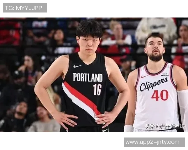 小杨将演唱会前夕媒体人揭秘开拓者休息日与新秀整蛊活动