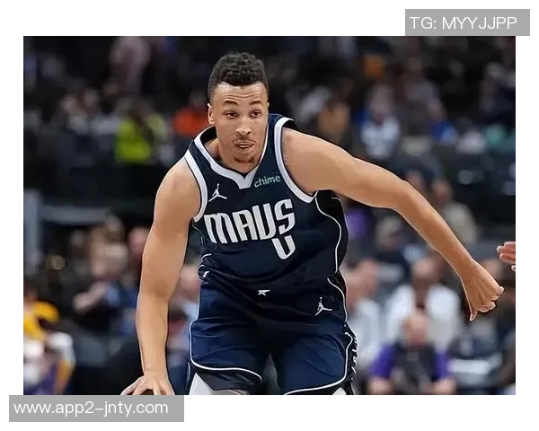 卡梅隆托马斯表现亮眼16分钟内贡献8分2板4助引关注